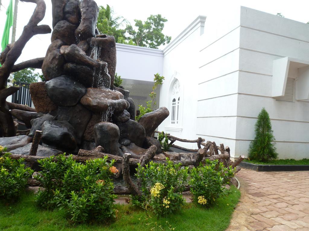 Crystal V Tourist Resort Anuradhapura Exterior foto